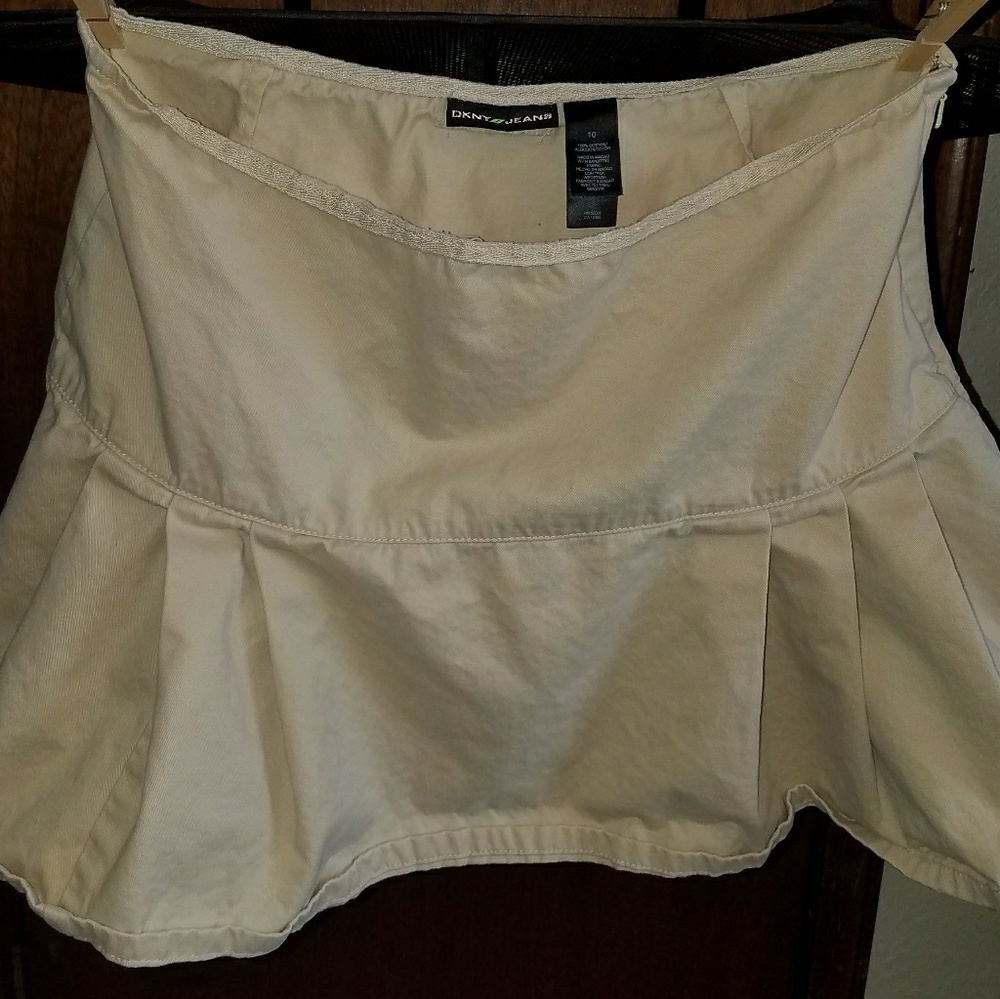 Like new DKNY short skirt